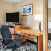 Room 1 K-bed desk-One-King