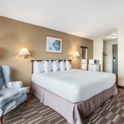 Room 1 K-bed with chair-One-King