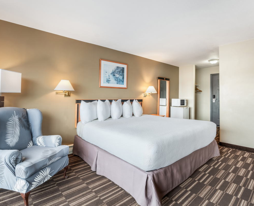 Room 1 K-bed with chair-One-King
